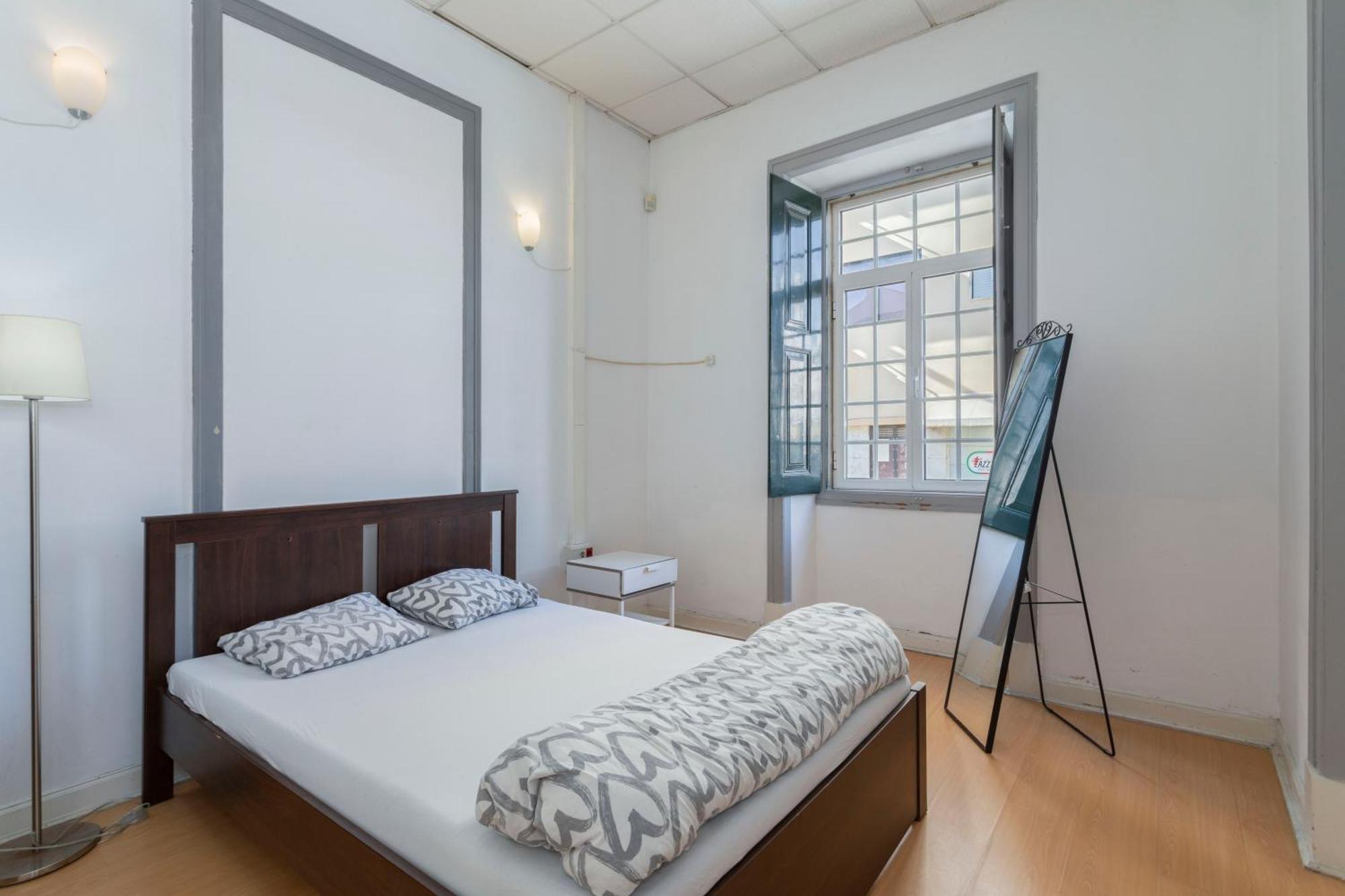 Le Penguin Hostel Faro Bagian luar foto