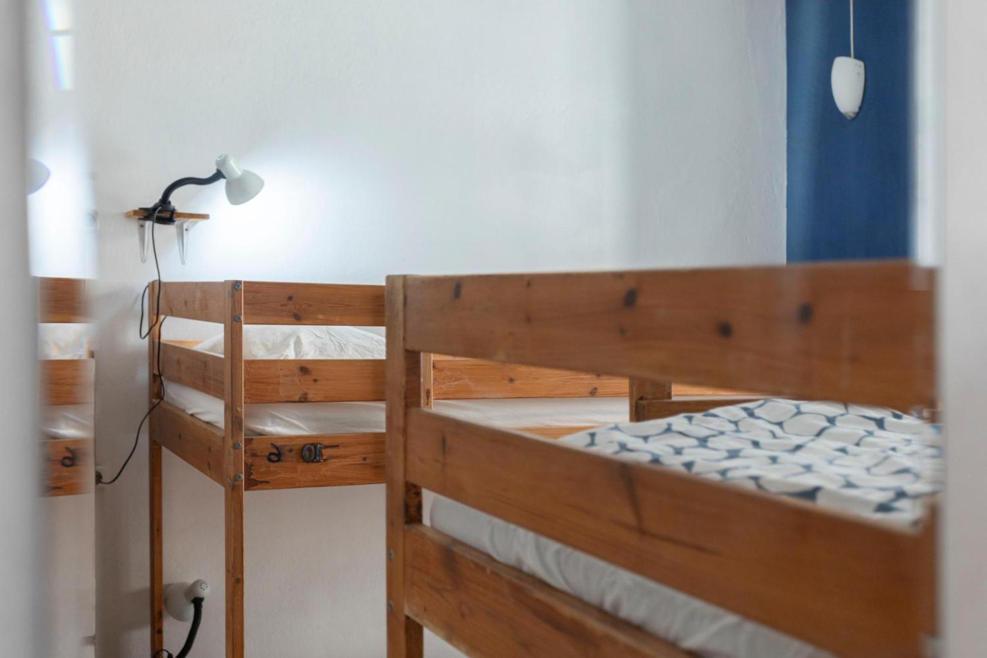 Le Penguin Hostel Faro Bagian luar foto