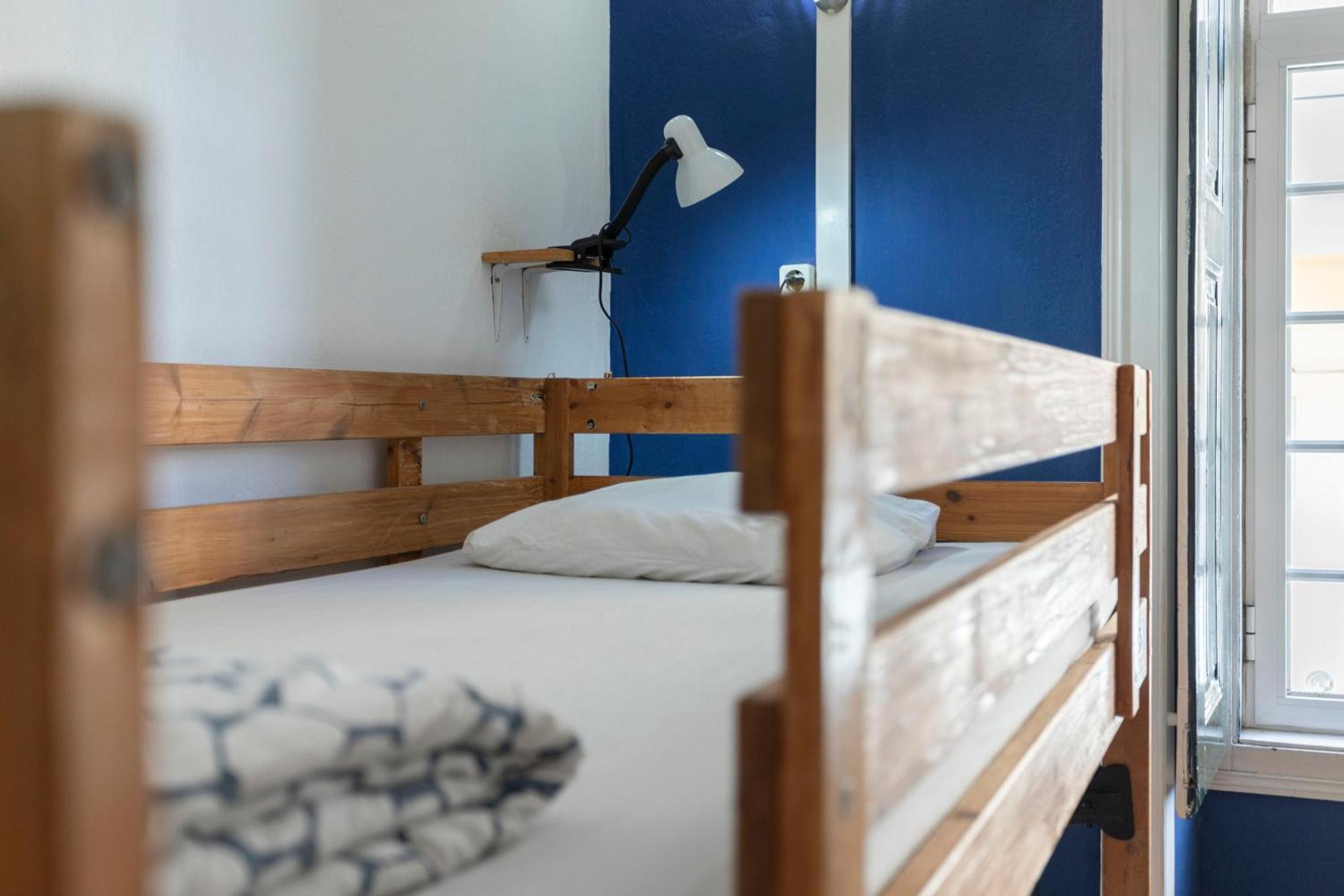 Le Penguin Hostel Faro Bagian luar foto