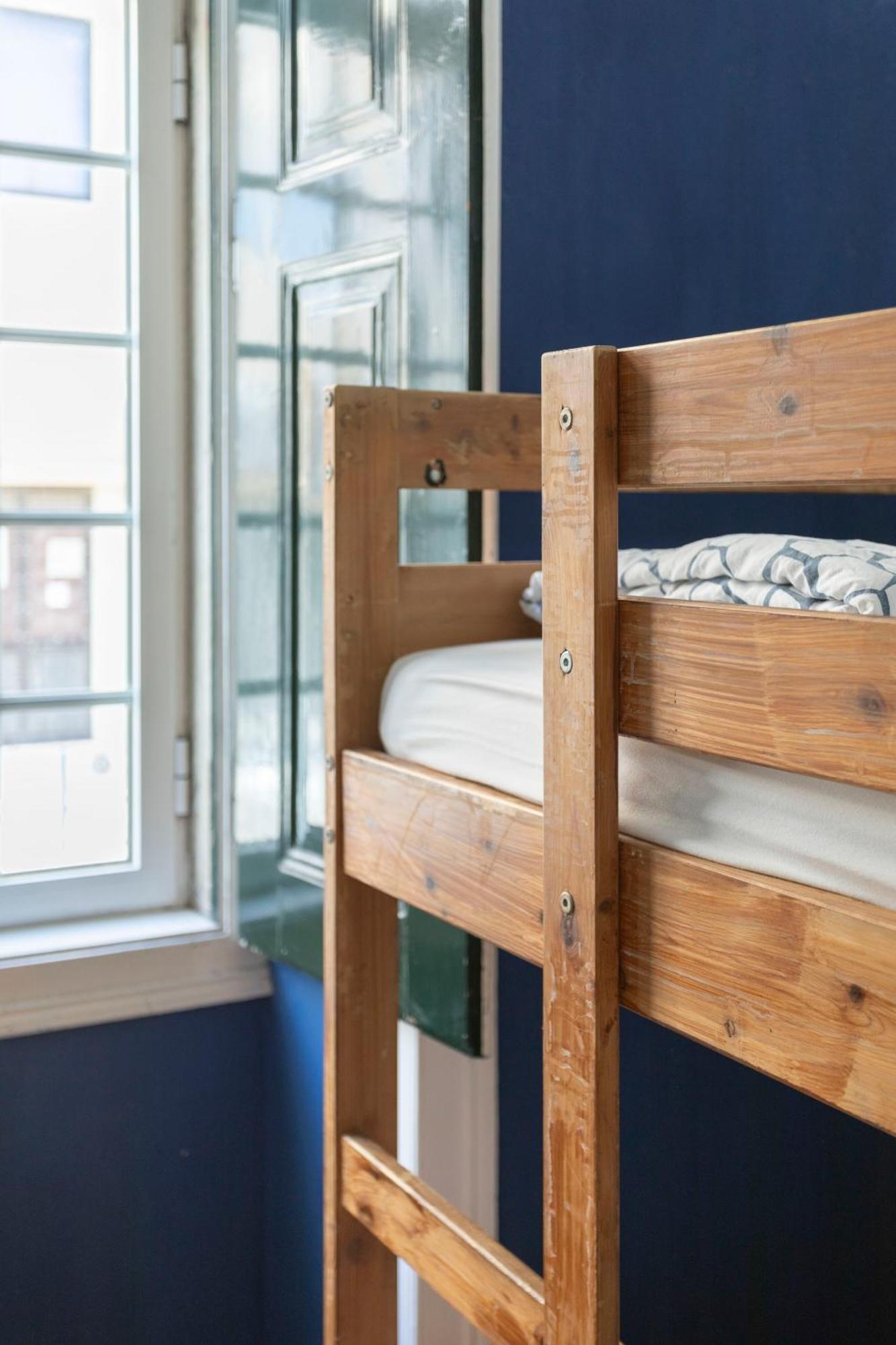 Le Penguin Hostel Faro Bagian luar foto