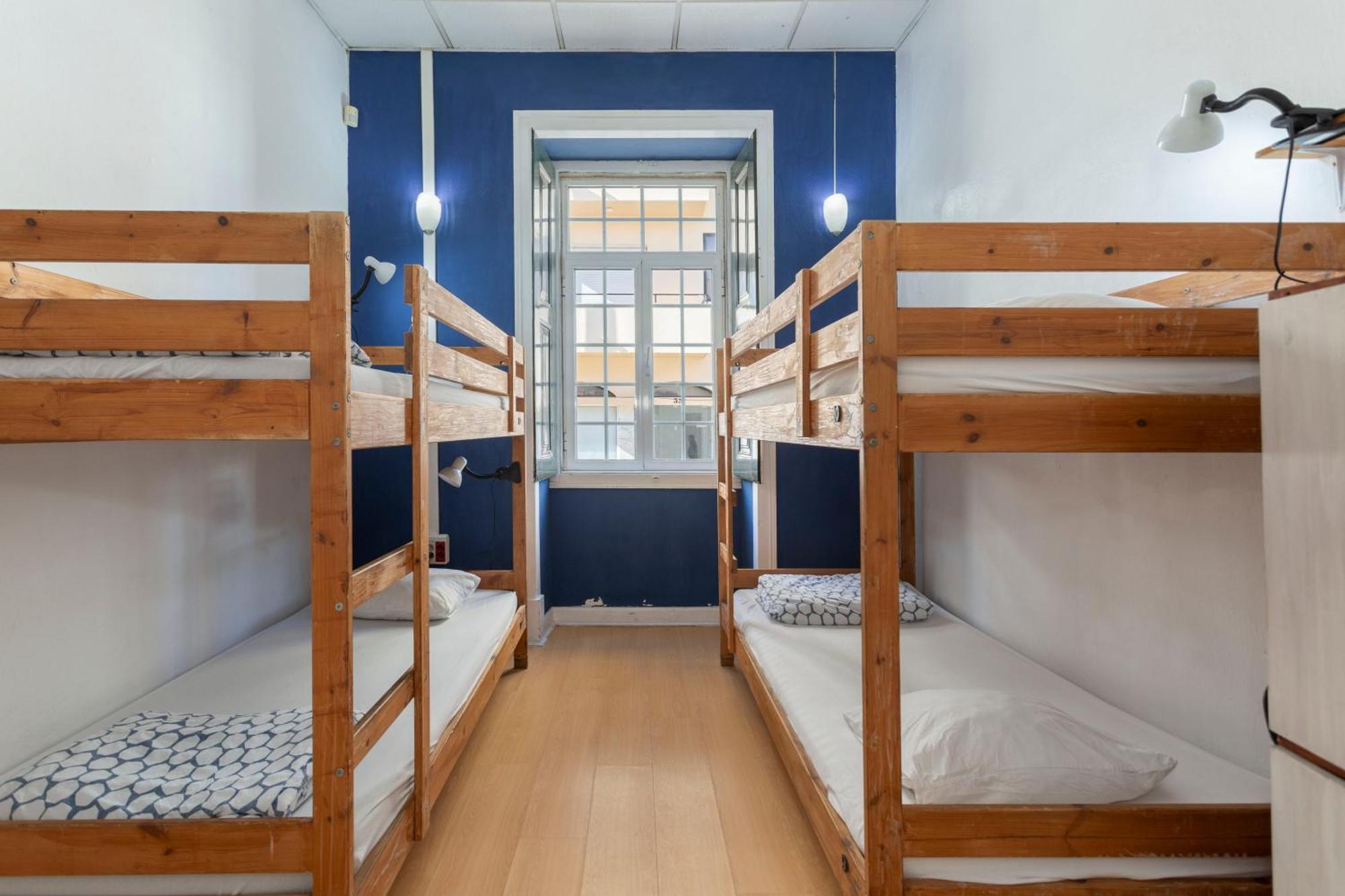 Le Penguin Hostel Faro Bagian luar foto