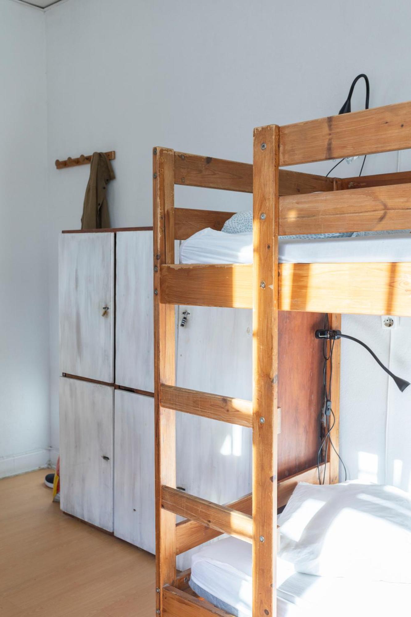 Le Penguin Hostel Faro Bagian luar foto