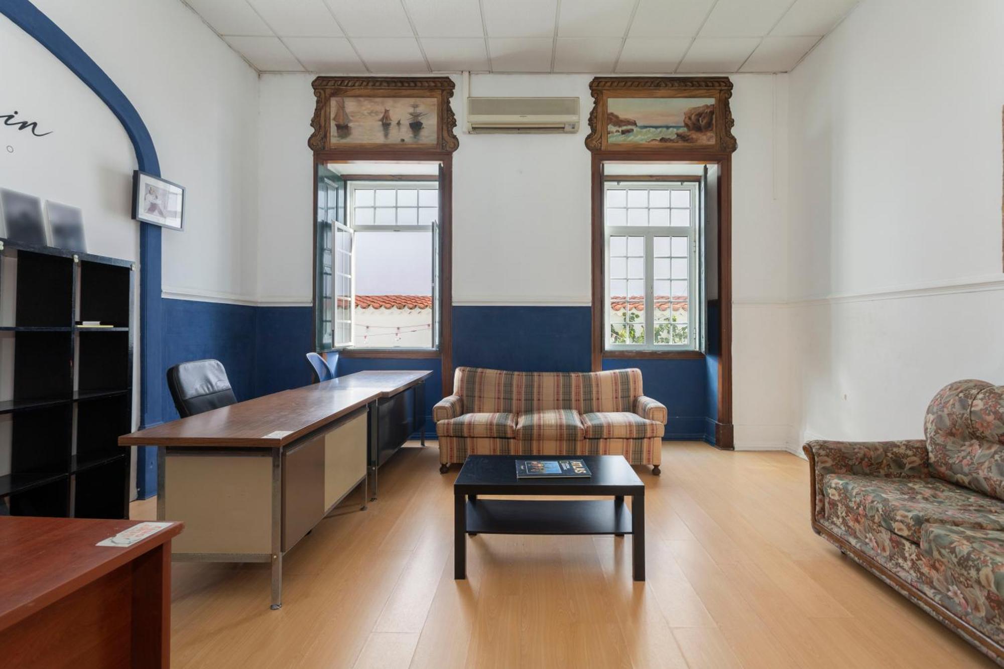 Le Penguin Hostel Faro Bagian luar foto