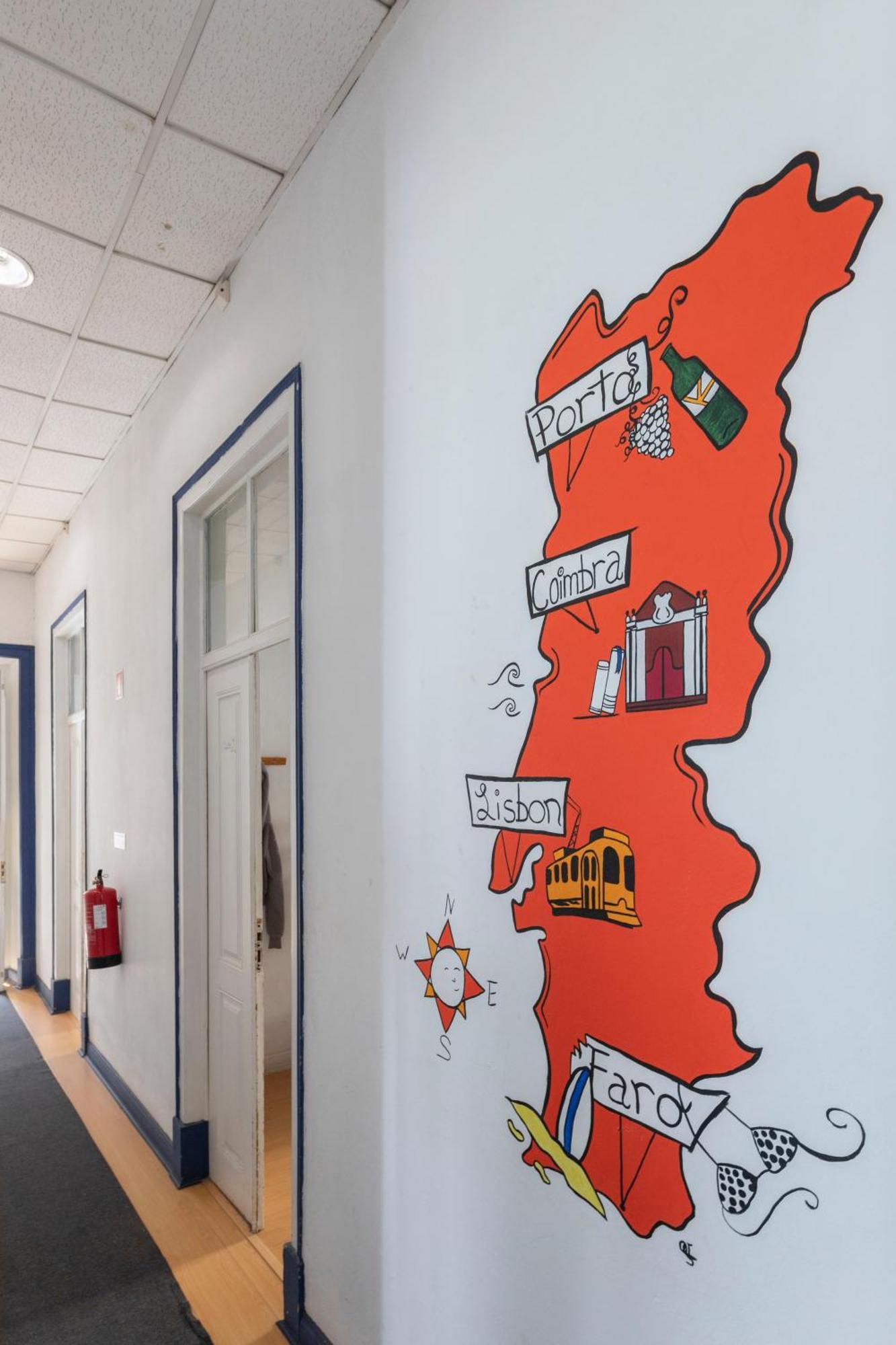 Le Penguin Hostel Faro Bagian luar foto