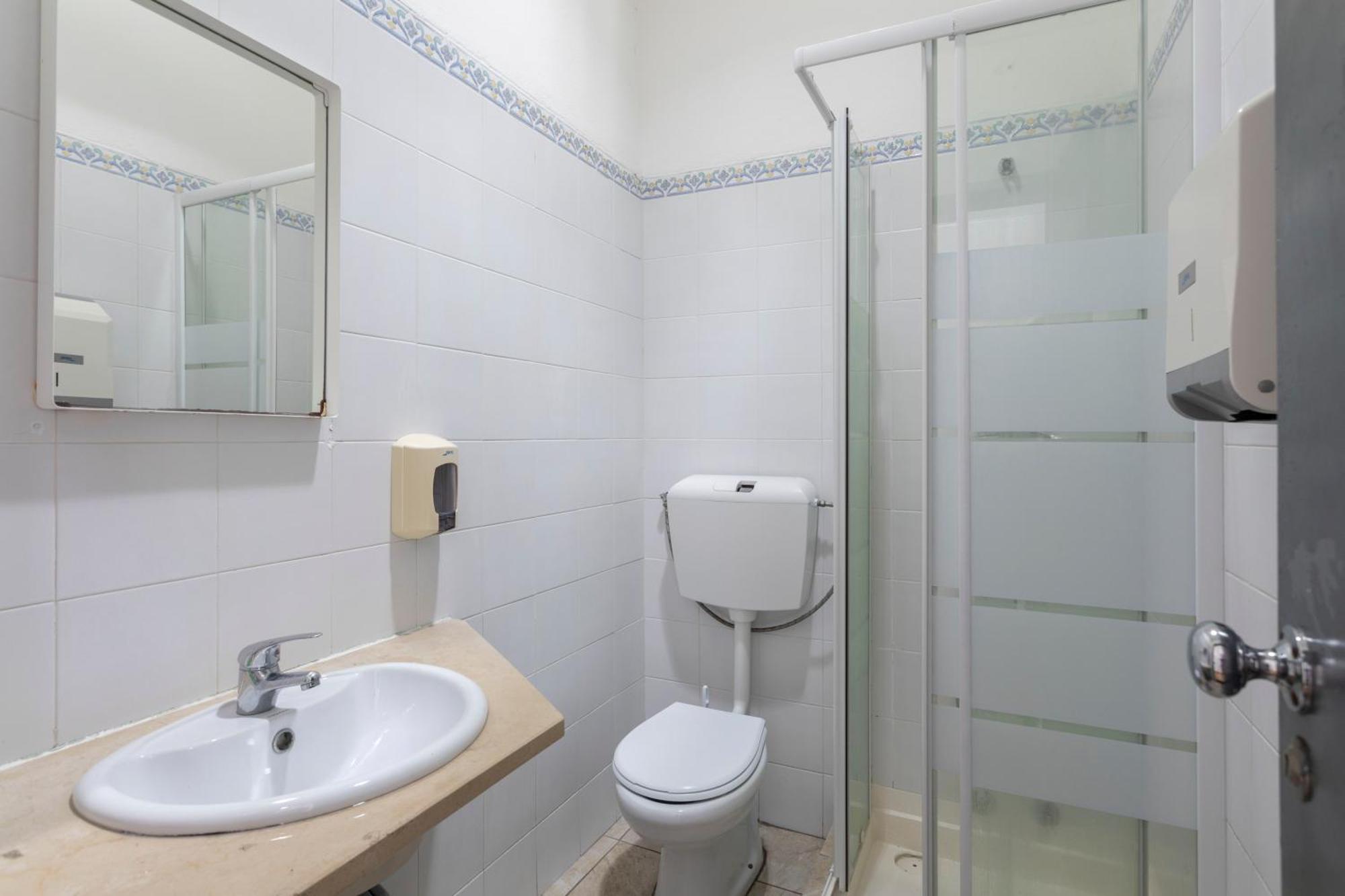 Le Penguin Hostel Faro Bagian luar foto