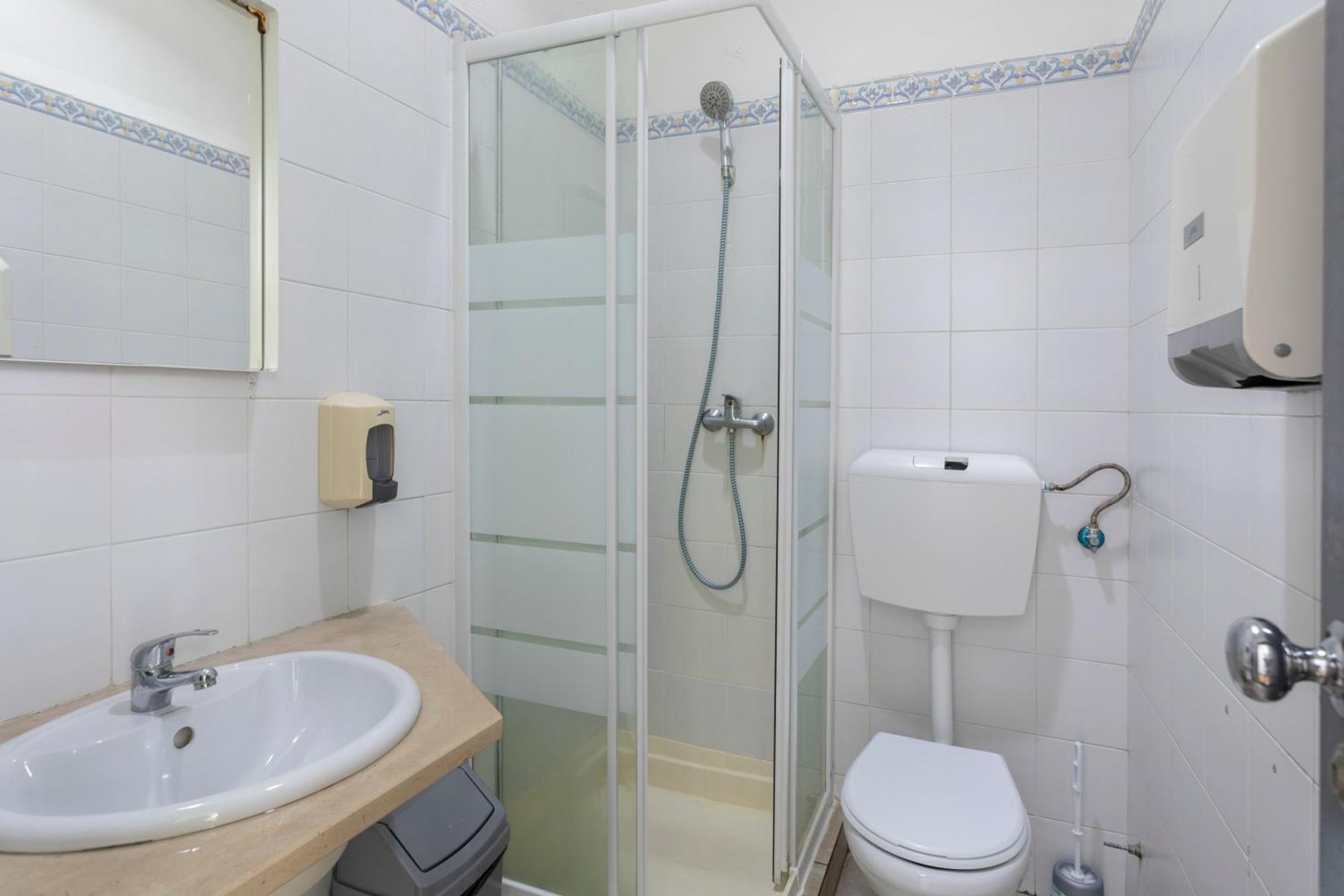 Le Penguin Hostel Faro Bagian luar foto