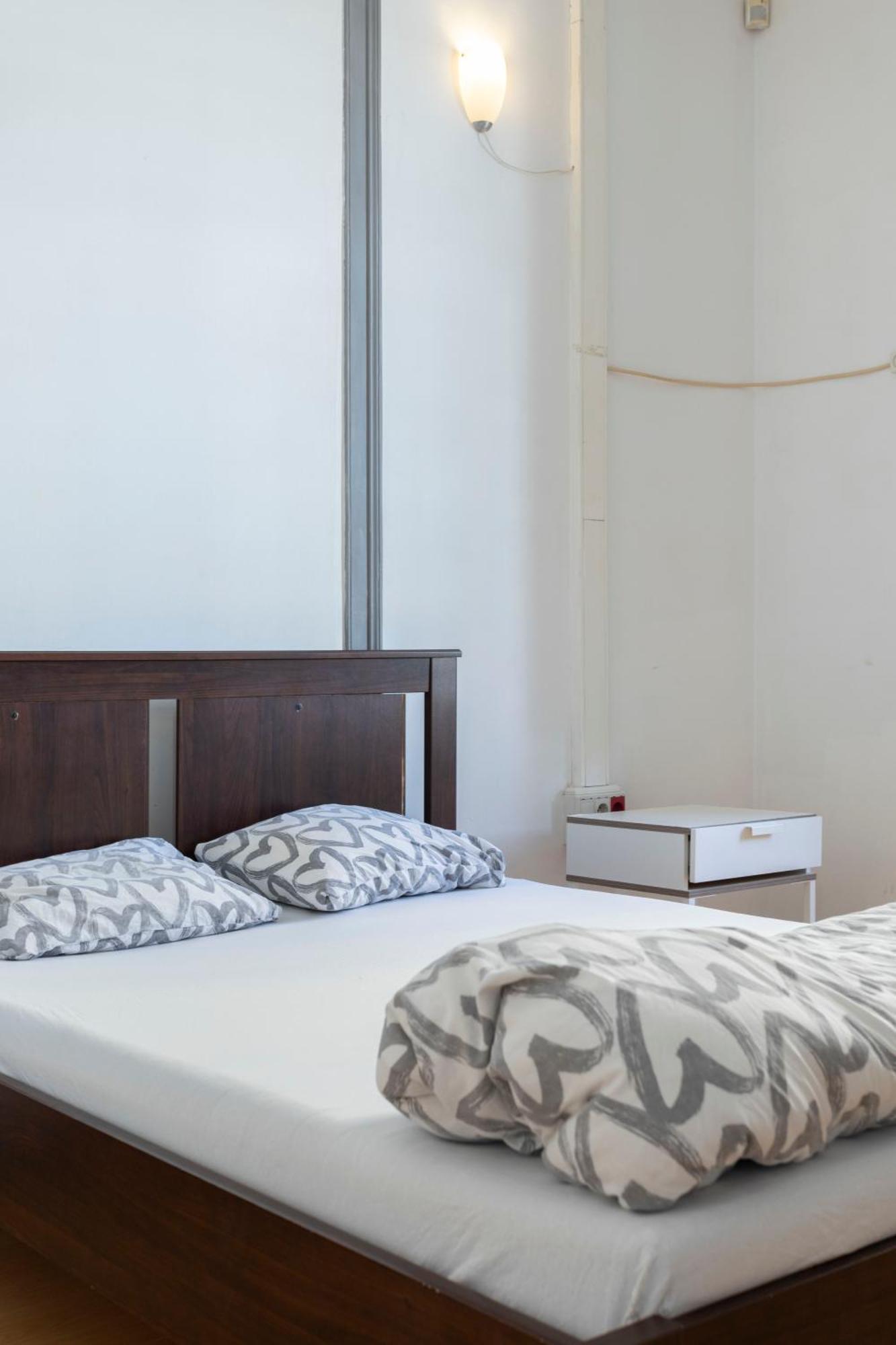 Le Penguin Hostel Faro Bagian luar foto