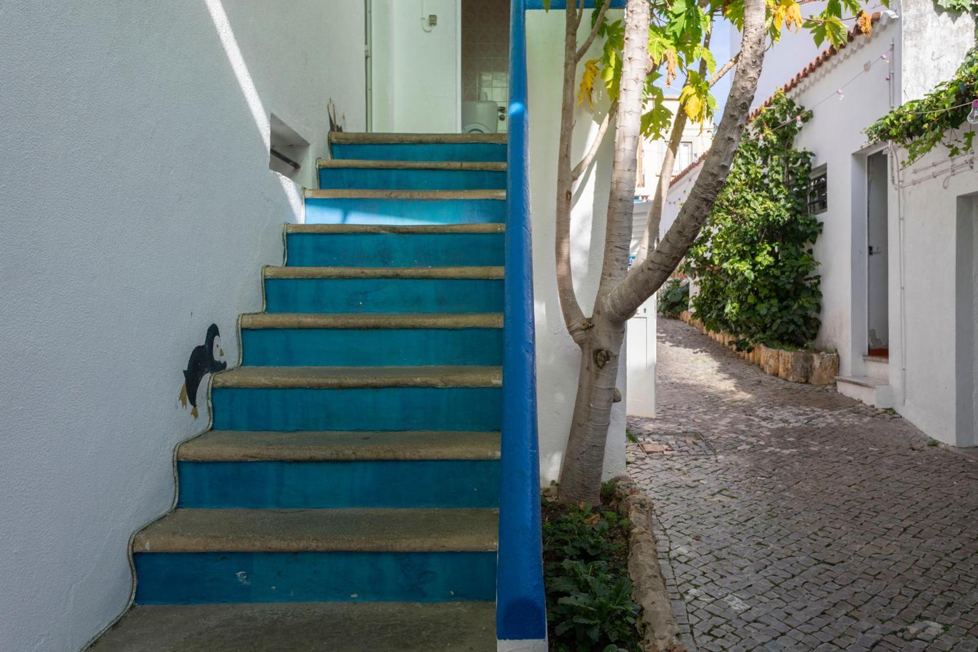 Le Penguin Hostel Faro Bagian luar foto