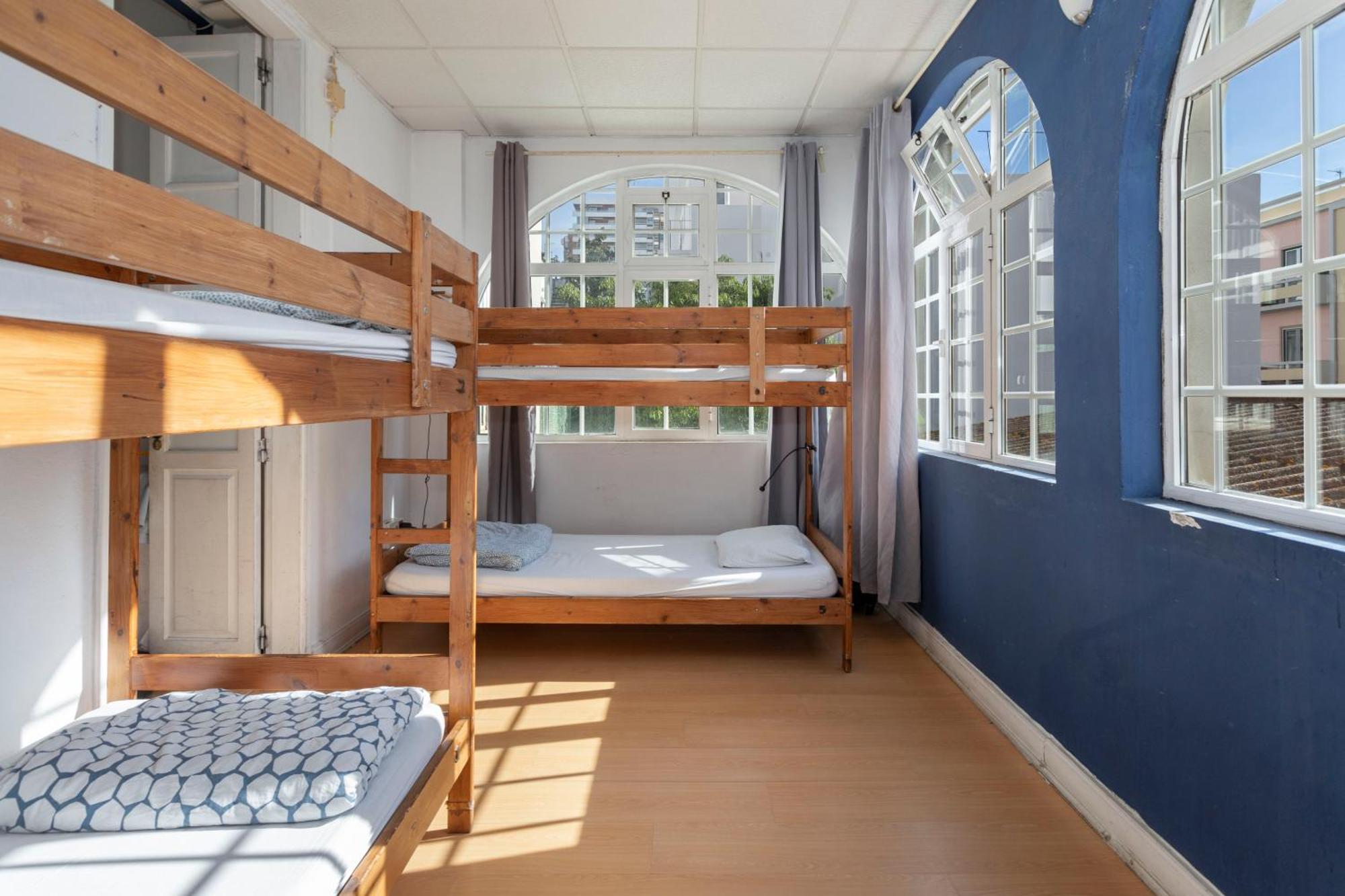 Le Penguin Hostel Faro Ruang foto